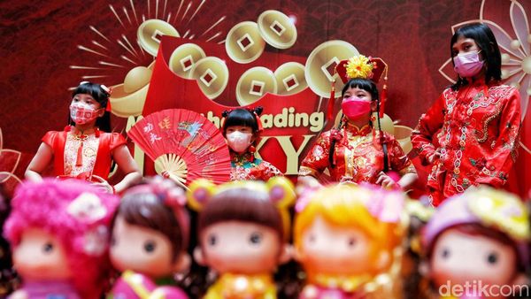 Lenggak-lenggok Fashion Show Anak Ramaikan Imlek di Mall