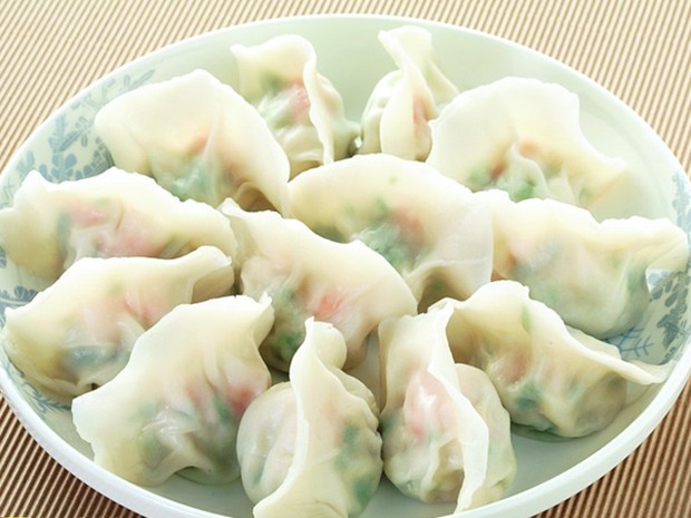 Pangsit merupakan makanan imlek populer