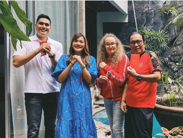 Marcel Chandrawinata dan istri/Foto: Instagram.com/marcelchandra Artis Indonesia yang menikah dengan pasangan keturunan Tionghoa
