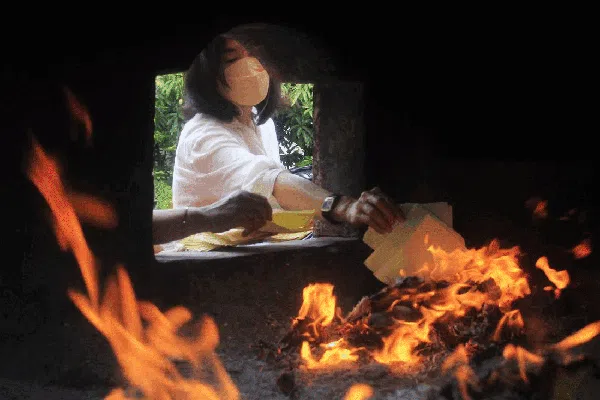 Tradisi Sembahyang Leluhur Jelang Imlek