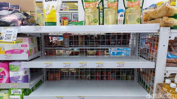 Minyak Goreng Murah Gaib, Rak Kosong Melompong