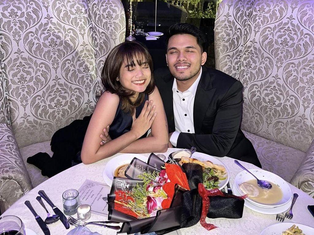 Fuji Susul Thariq Halilintar ke Singapura, Hubungan Makin Serius? Fuji Susul Thariq Halilintar ke Singapura, Hubungan Makin Serius?