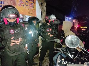 Wanita PSK Kocar-kacir Dikejar Tim Maung Galunggung Wanita PSK Kocar-kacir Dikejar Tim Maung Galunggung