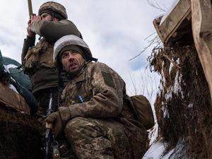 Invasi Rusia Mengancam, Video Warga Ukraina Siap Angkat Senjata Viral