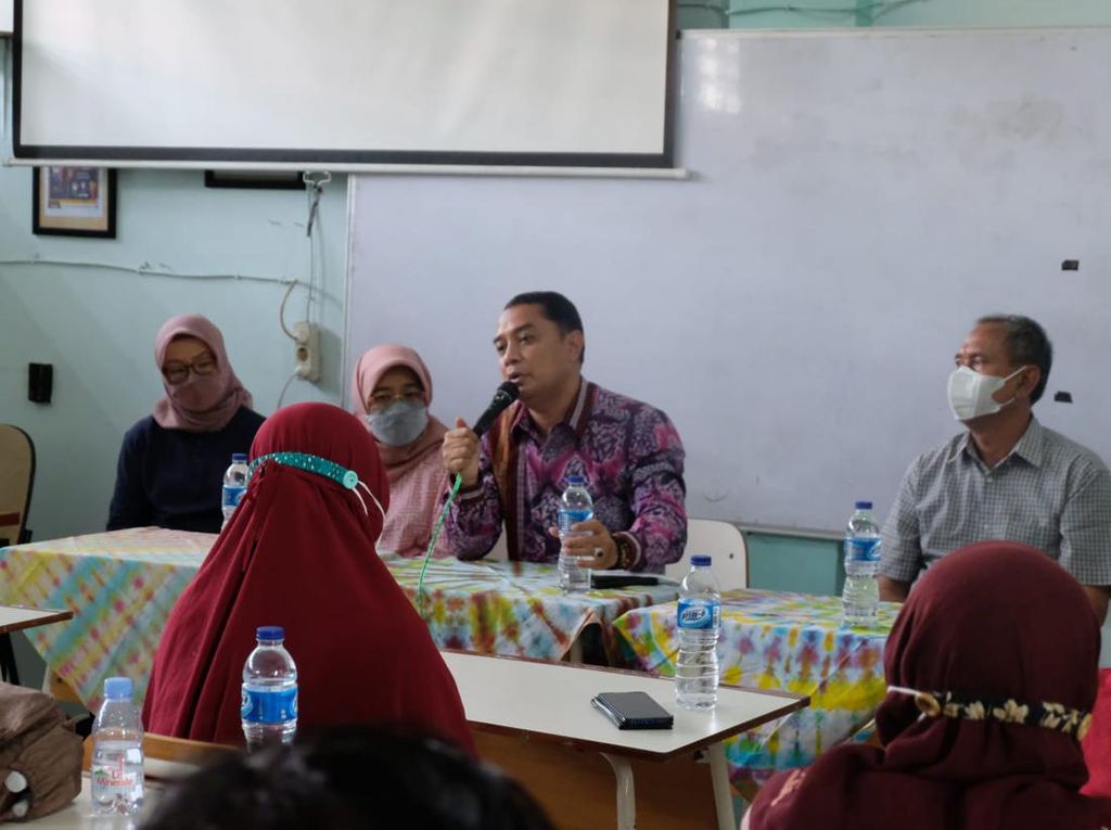 Guru yang Pukul Siswa di Surabaya Mengajar Pelajaran Olahraga