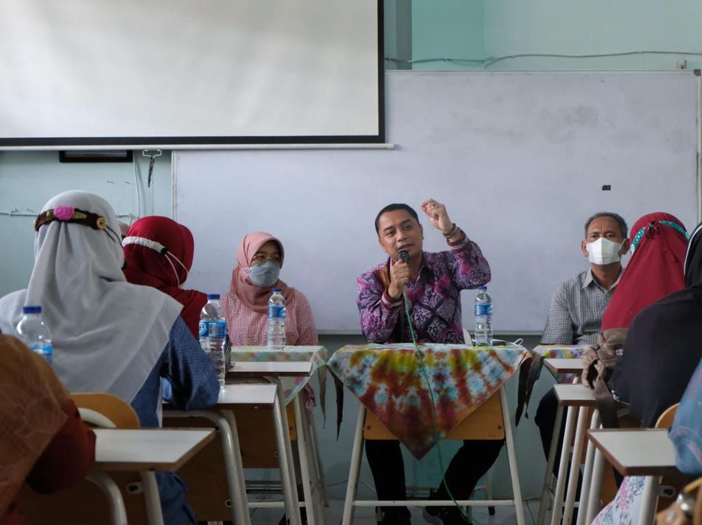 Walkot Eri Sebut Siswa Dipukul Guru di Surabaya DidampingI Psikolog