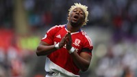 Di tahun 2017, bisep Adama Traore mulai terlihat menyembul di bagian lengan jersey Middlesbrough. Foto: Getty Images/Michael Steele