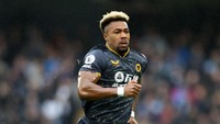 Yang ini adalah sosok Adama Traore di tahun 2021. Liga Inggris sudah menempa fisiknya menjadi jauh lebih kekar, menyosong aksi larinya yang kencang. Foto: Getty Images/Naomi Baker