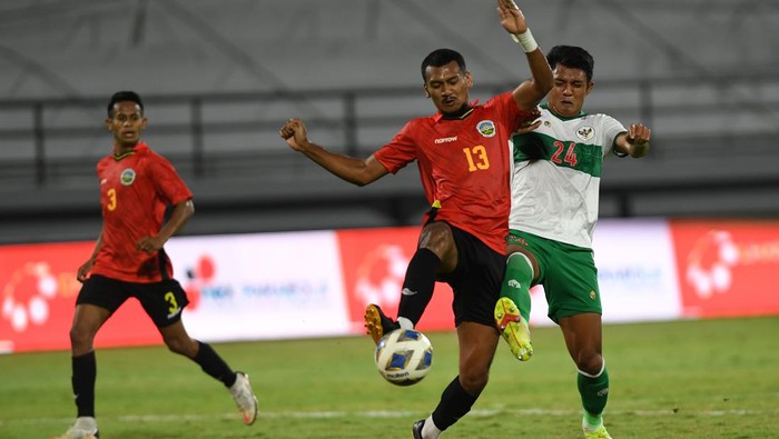 Timnas Indonesia berhasil mengalahkan Timor Leste 3-0 dalam laga uji coba. Tiga gol Garuda lahir dari Terens Puhiri, Ramai Rumakiek, dan Ricky Kambuaya.