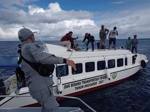 Bakamla Evakuasi Wakil Walkot Tual yang Terjebak di Speedboat Mati Mesin