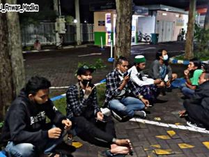 Tiga Anak Punk Penganiaya Enam Bonek Ditangkap Tiga Anak Punk Penganiaya Enam Bonek Ditangkap