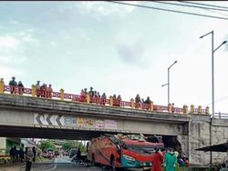 Bus Tabrak Flyover di Padang Panjang: Atap Lepas, 17 Penumpang Luka