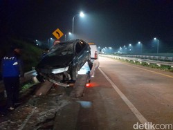 Sedan Terbalik Jadi Kecelakaan Pertama di Tol Cisumdawu