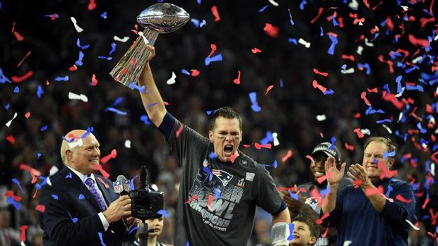 (FILES) In this file photo taken on February 05, 2017, Tom Brady, #12 of the New England Patriots, holds the Vince Lombardi Trophy after defeating the Atlanta Falcons in overtime during Super Bowl 51 at NRG Stadium in Houston, Texas. - Seven-time Super Bowl champion quarterback Tom Brady will retire after 22 NFL seasons, according to multiple US media reports on January 29, 2022. (Photo by Timothy A. CLARY / AFP)