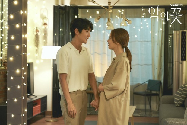 Moon Chae Won dan Lee Joon Gi menjadi pasangan suami istri di mana Lee Joon Gi menyembunyikan identitas aslinya