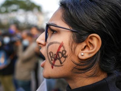 Geramnya Warga Usai Wanita Diperkosa-Diarak di Jalanan India