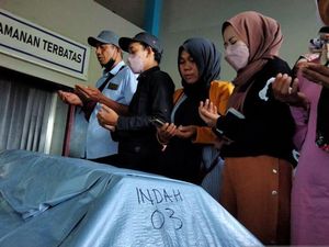 Jenazah DJ Indah Cleo Korban Bentrok Sorong Diterbangkan ke Sumbar Jenazah DJ Indah Cleo Korban Bentrok Sorong Diterbangkan ke Sumbar