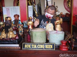 Suasana Kelenteng Hok Hien Bio Kudus Sambut Imlek Tanpa Kemeriahan