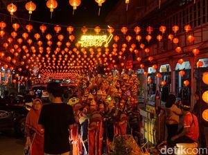 Jalanan Singkawang Merah Merona Menjelang Imlek