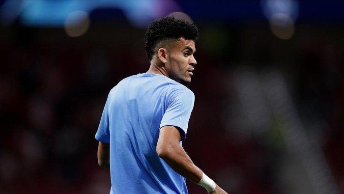 MADRID, SPAIN - SEPTEMBER 15: Luis Diaz of FC Porto reacts during his warm up before  the UEFA Champions League group B match between Atletico Madrid and FC Porto at Wanda Metropolitano on September 15, 2021 in Madrid, Spain. (Photo by Gonzalo Arroyo Moreno/Getty Images)
