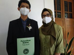 Kisah Anak Sopir Tambang Batu Bara Sukses Jadi Dokter, Keren!
