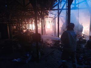 Kebakaran Pasar Sedayu Gresik Diduga dari Korsleting Listrik Kebakaran Pasar Sedayu Gresik Diduga dari Korsleting Listrik