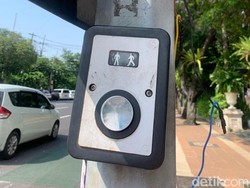 Lampu Penyeberangan Jalan Tambak Mayor Tak Berfungsi, Sudah 4 Harian Mati