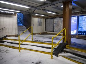 Potret Stasiun Kereta Bawah Tanah AS Memutih Gegara Badai Salju