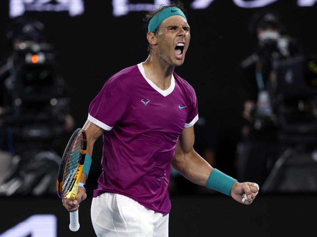 Sengit, Nadal Juara Australian Open 2022 Usai Kalahkan Medvedev