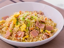 3 Resep Nasi Goreng Daging Olahan yang Harum Sedap Buat Sarapan