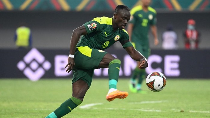 Senegals forward Sadio Mane controls the ball during the Africa Cup of Nations (CAN) 2021 round of 16 football match between Senegal and Cape Verde at Stade de Kouekong in Bafoussam on January 25, 2022. (Photo by Pius Utomi EKPEI / AFP)