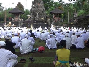 300 Pinandita Gelar Shanti Puja Minta Terhindar dari Bencana Semeru