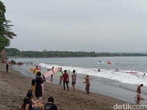Melihat Serunya Kompetisi Surfing di Pantai Batukaras Pangandaran Melihat Serunya Kompetisi Surfing di Pantai Batukaras Pangandaran