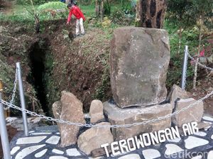 Terowongan Air Ini Jadi Sumber Kehidupan Warga Kaki Gunung Slamet Terowongan Air Ini Jadi Sumber Kehidupan Warga Kaki Gunung Slamet