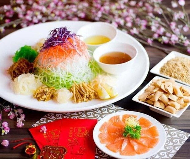 Tradisi Yu Sheng/Foto: Pinterest.com/Sparklette Magazine hal-hal ikonik dari perayaan tahun baru Imlek yang dinantikan