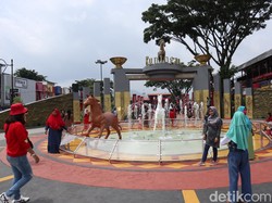 Melihat Wajah Baru Alun-alun Kuningan yang Baru Diresmikan Ridwan Kamil