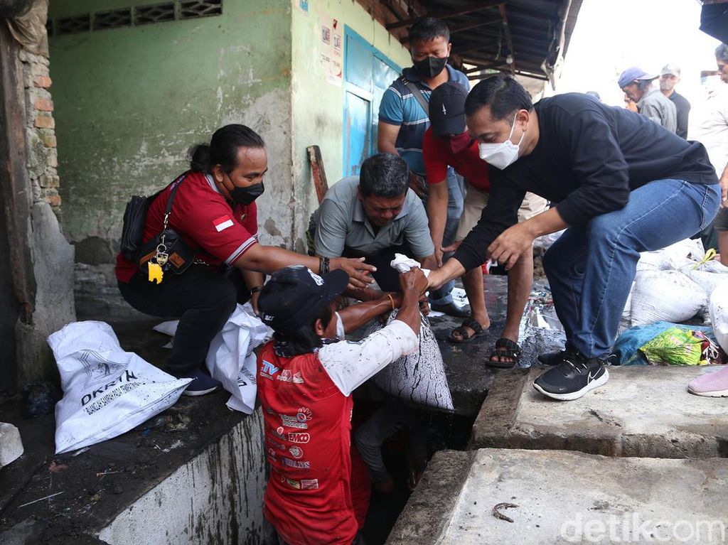 34 Lebih Dump Truk Angkut Sampah Hasil Kerja Bakti Massal di Surabaya