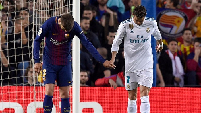 BARCELONA, SPAIN - MAY 06:  Gerard Pique of Barcelona checks on Cristiano Ronaldo of Real Madrid as he is injured as he scores his sides first goal  during the La Liga match between Barcelona and Real Madrid at Camp Nou on May 6, 2018 in Barcelona, Spain.  (Photo by Alex Caparros/Getty Images)