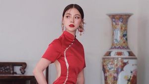 Baifern Luevisadpaibul Seksi nan Anggun Bergaun Merah Jelang Imlek