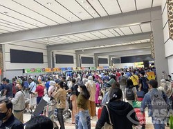 Jelang Libur Imlek, Bandara Soetta Penuh Sesak