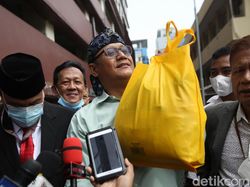 Bingkisan Habib Rizieq ke Edy Mulyadi yang Tetanggaan di Tahanan