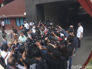 Edy Mulyadi Bersikukuh Tolak IKN Sebelum Jalani Pemeriksaan di Bareskrim
