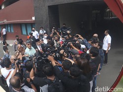 Edy Mulyadi Bersikukuh Tolak IKN Sebelum Jalani Pemeriksaan di Bareskrim