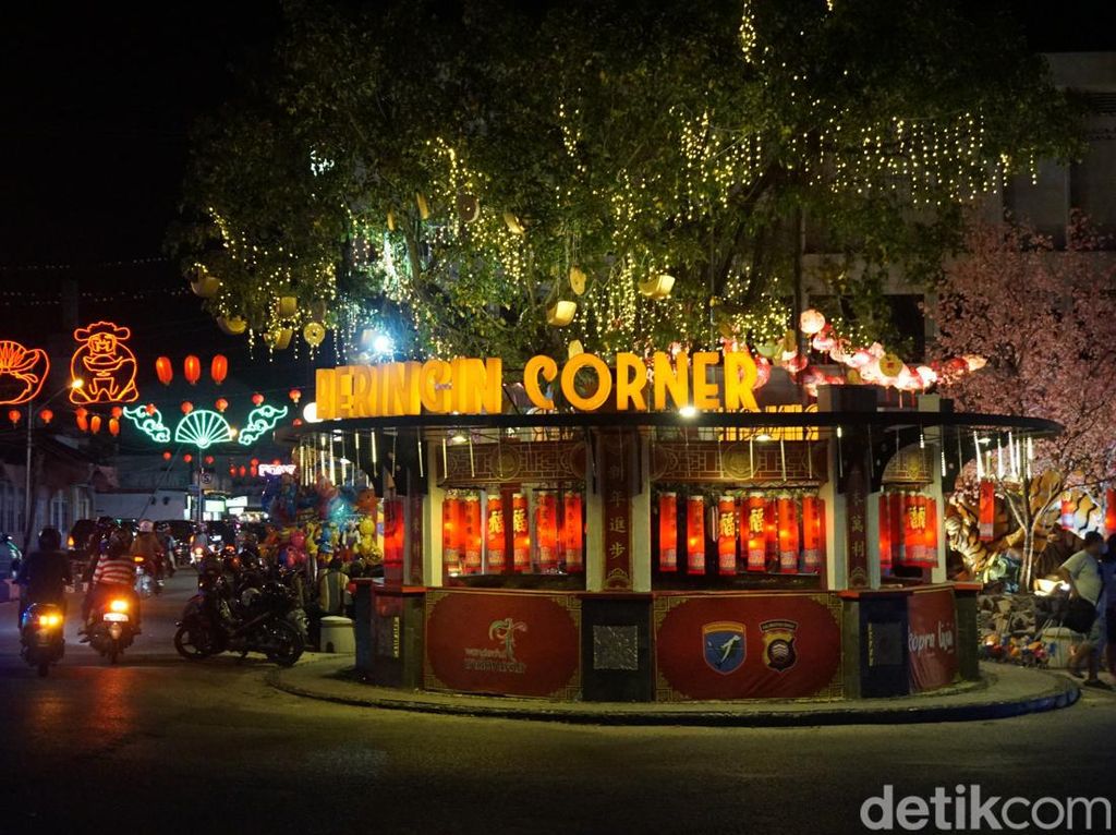 Beringin Corner: Spot Foto Kekinian di Singkawang, Cantik Saat Malam