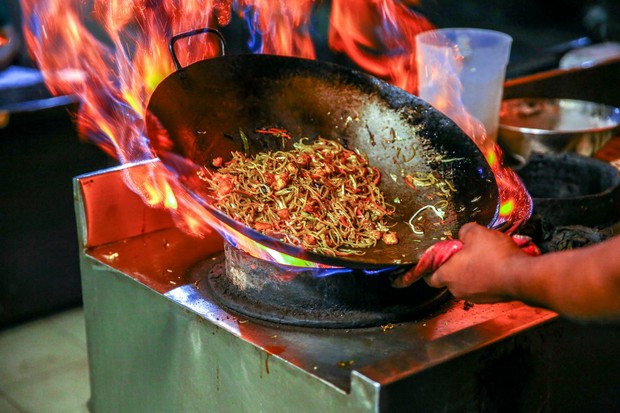 mie panjang umur atau siu mie menjadi makanan khas Imlek