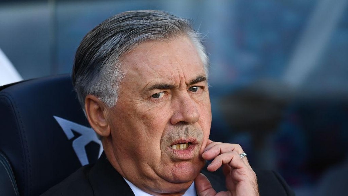 Ancelotti diminta memperbarui lisensi kepelatihannya. Foto: Getty Images/David Ramos