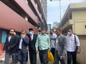 Merasa Bakal Ditahan, Edy Mulyadi Bawa Baju Ganti ke Bareskrim