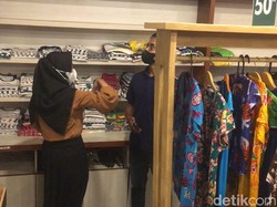 Komplotan Emak-emak di Malang Terekam Kamera Curi 55 Daster