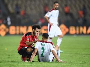 Piala Afrika 2021: Pelukan Salah Hibur Hakimi Piala Afrika 2021: Pelukan Salah Hibur Hakimi