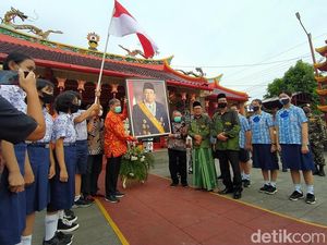 Foto Gus Dur Jadi Kado Imlek Kelenteng Hok An Kiong Magelang